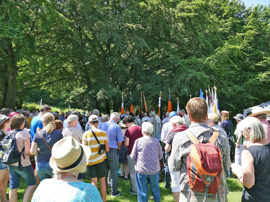 Festgottesdienst zum 1.000 Todestag des Heiligen Heimerads auf dem Hasunger Berg (Foto: Karl-Franz Thiede)